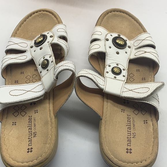 Naturalized White Slip On Sandals Sz 10. MCS0767E - Picture 4 of 8